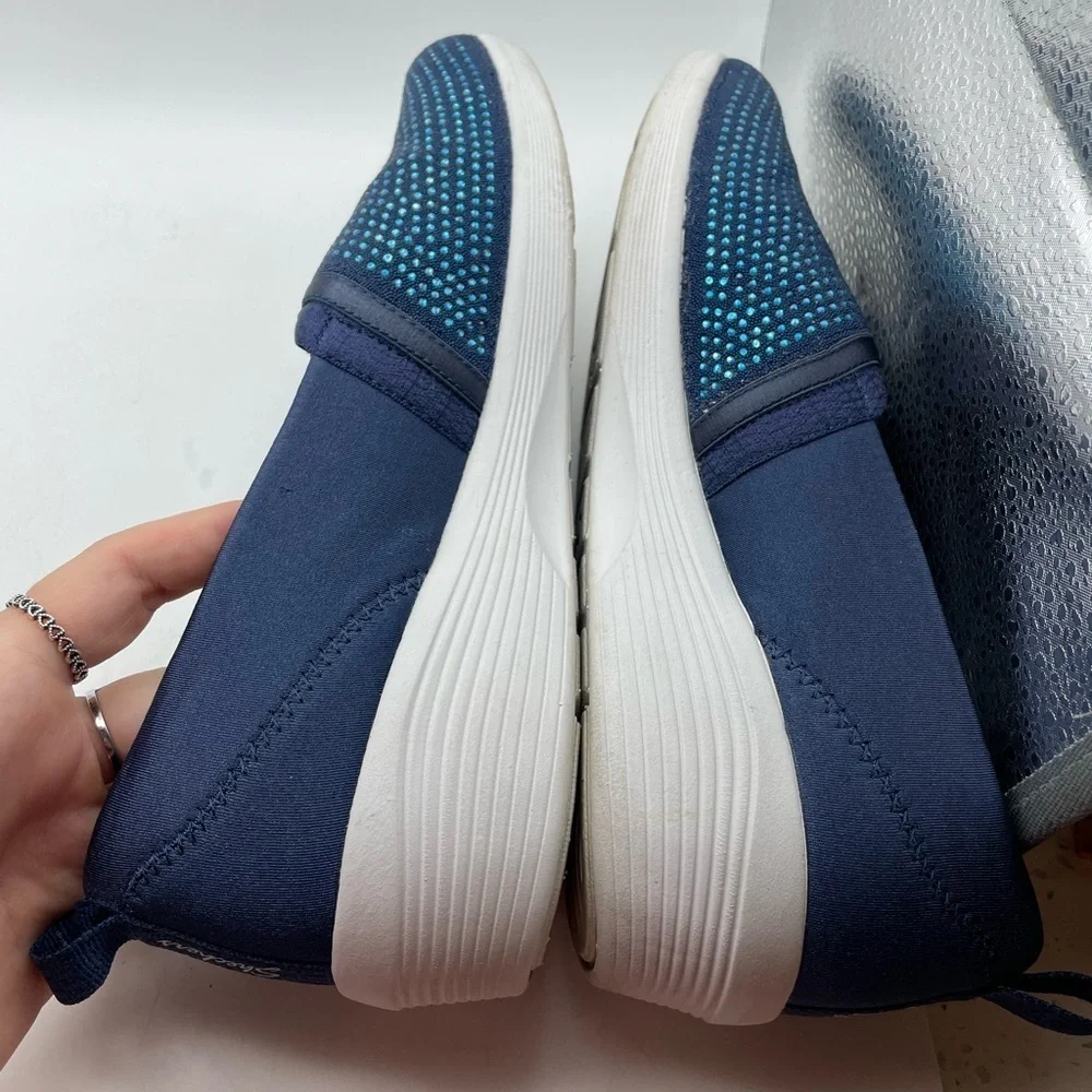 Skechers gently used